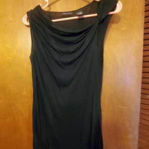 Dressy sleevless black top